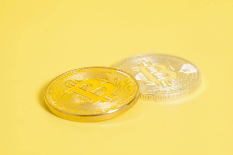 Follow the Leader: Analyzing Cryptocurrency Price Correlations